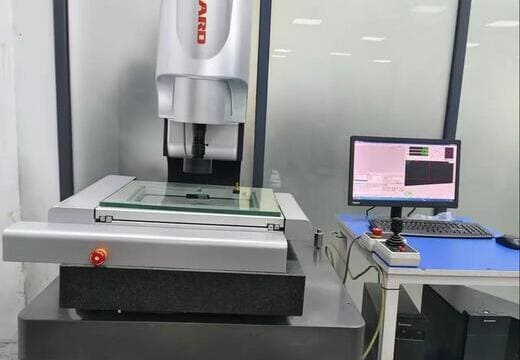 Optical projector measuring machined profiles edges and hole positions